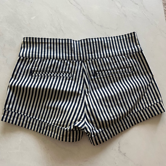 High Waisted Forever 21 Shorts - Picture 4 of 4